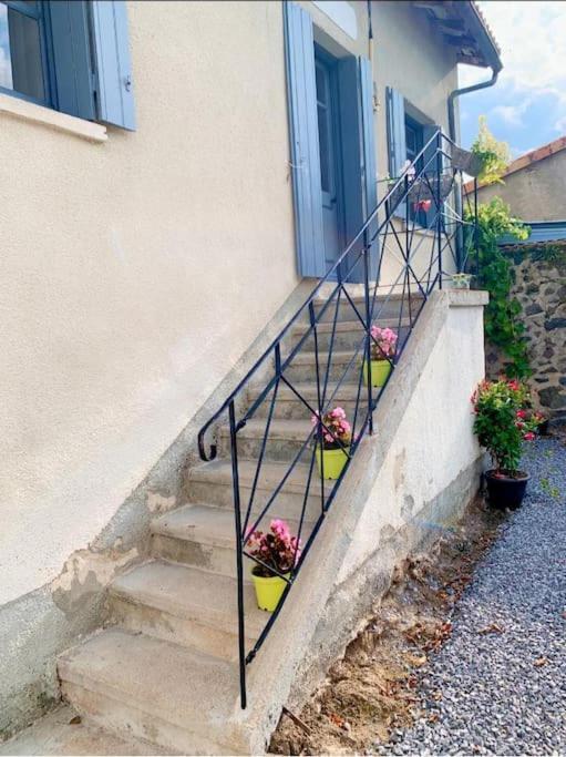 Le Gite No 2 Le Vigeant Exterior photo