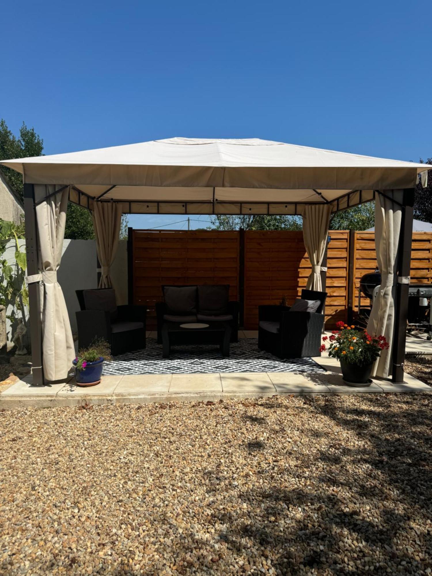 Le Gite No 2 Le Vigeant Exterior photo